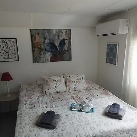 Maalaisromanttinen Sara شقة