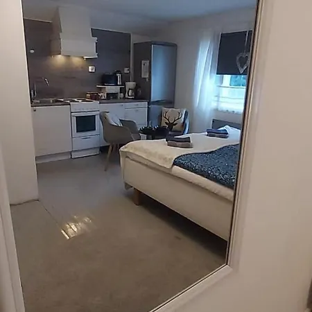 Maalaisromanttinen Sara * Kuusa
